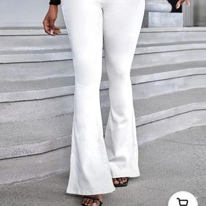American Eagle 🦅 stretch super high rise flare 2 , 26 waistline in bright white